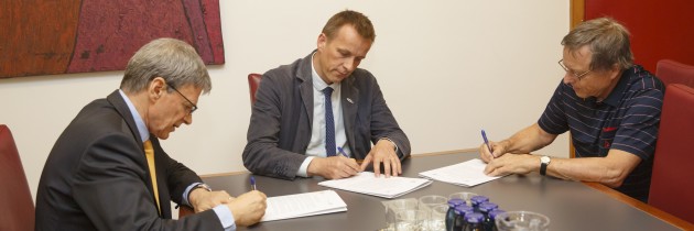Podpis pisma o nameri sodelovanja v slovenskem superračunalniškem omrežju SLING
