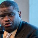 “Novinarji papagaji”